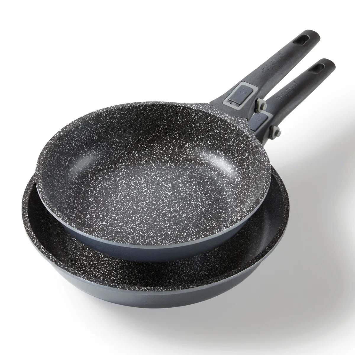 4e3c9d6a16734fc6849adb1738395772.jpg Set de sartenes SMART mangos extraíbles Stoneline Negro – Image 1